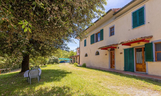 Fauglia House | Holiday Home 'Poggio5' with Shared Pool, Private Terrace and Wi-Fi