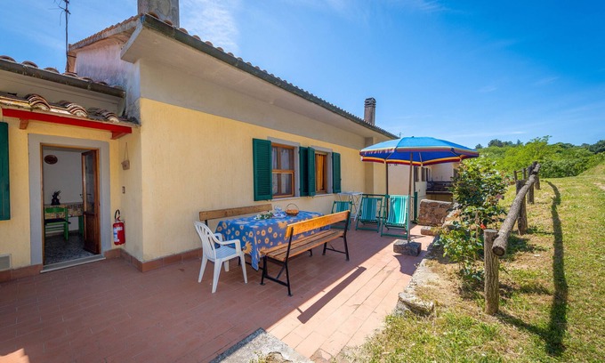 Fauglia House | Holiday Home 'Poggio6' with Shared Pool, Private Terrace and Wi-Fi