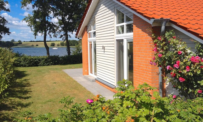 Kosel House | Holiday Home 'Rosenuferhaus' with Sea View, Private Terrace and Wi-Fi