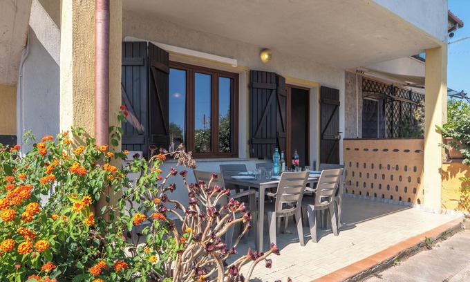 San Teodoro House | Holiday Home 'Rosmar' with Shared Garden and Air Conditioning