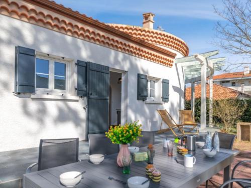 Mimizan House | Holiday Home Saint Hubert by Interhome