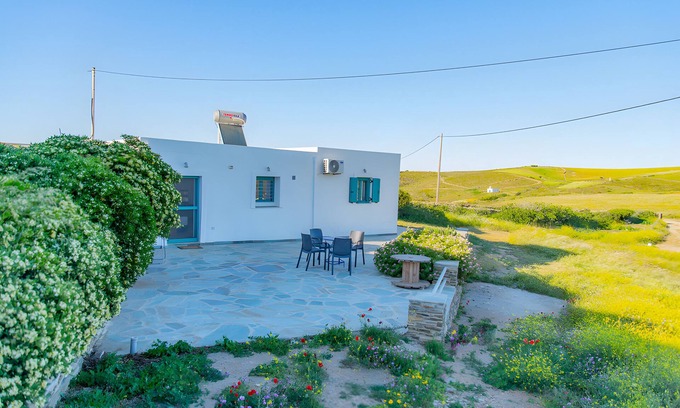 Andros House | Holiday Home 'Varidi' with Mountain View, Wi-Fi and Air Conditioning