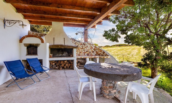 S'Archittu House | Holiday Home 'Villa Due Archi' with Sea View, Private Terrace and Private Garden