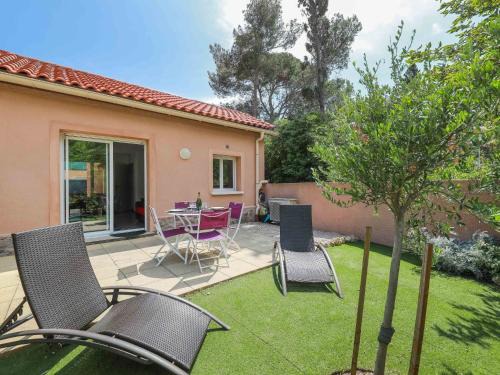 Le Dramont House | Holiday Home Villa Robinson by Interhome