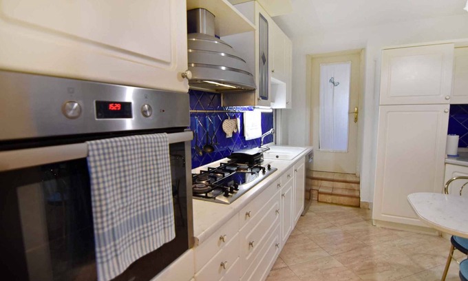 Radini House | Holiday home with a fenced garden, terrace, air conditioning and parking space near Umag