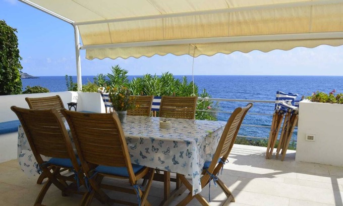 Marina di Marittima Villa | Holiday Home with Fantastic Outdoor Area, Sea View and Wi-Fi