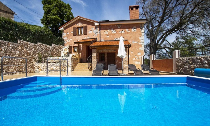 Brsec House | Holiday house Brsec for 1 - 8 persons with 3 bedrooms - Row house