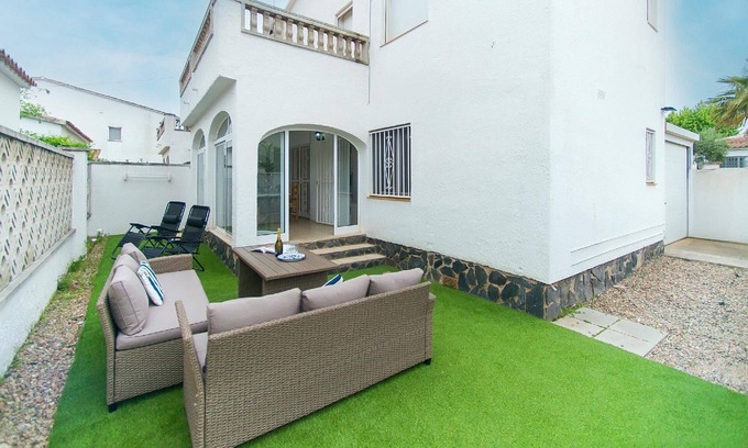 Empuriabrava House | Holiday house Empuriabrava for 1 - 5 persons with 3 bedrooms - Holiday home