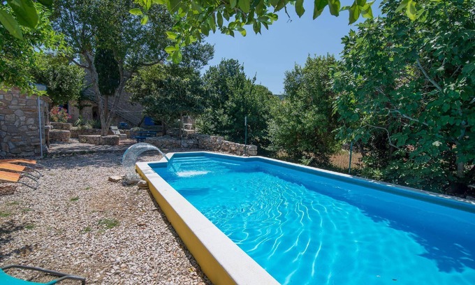 Veli Losinj House | Holiday house Veli Losinj for 1 - 4 persons with 2 bedrooms - Row house