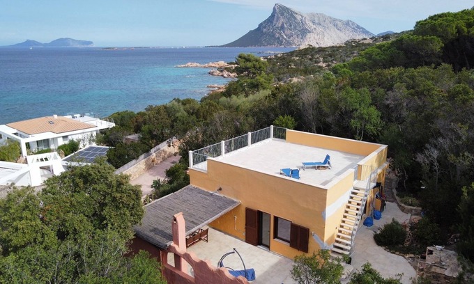Monte Petrosu House | Holiday House with kayaks, Cala Girgolu, San Teodoro,100m to beach