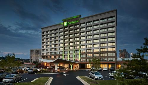 Eisenhower East Hotel | Holiday Inn Alexandria at Carlyle by IHG