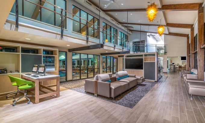 Hyannis Hotel | Holiday Inn Cape Cod - Hyannis by IHG