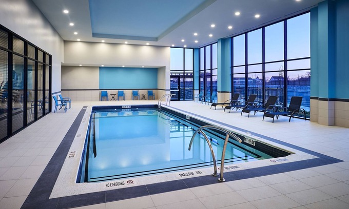 Glendale Hotel | Holiday Inn Express Niagara-On-The-Lake by IHG