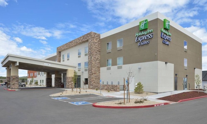 Williams Hotel | Holiday Inn Express & Suites Williams, an IHG Hotel