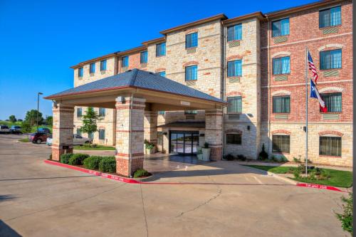 Granbury Hotel | Holiday Inn Express and Suites Granbury by IHG