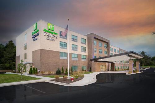 Brevard Hotel | Holiday Inn Express - Brevard by IHG