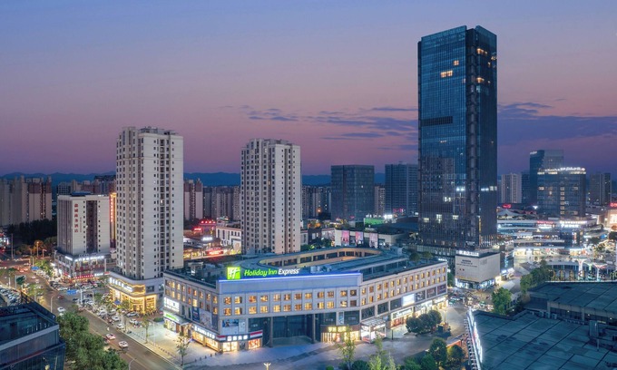 Tongliang District Hotel | Holiday Inn Express Chongqing Tongliang by IHG