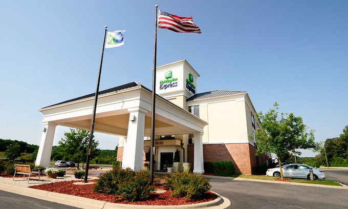 Delafield Hotel | Holiday Inn Express - Delafield, an Ihg Hotel