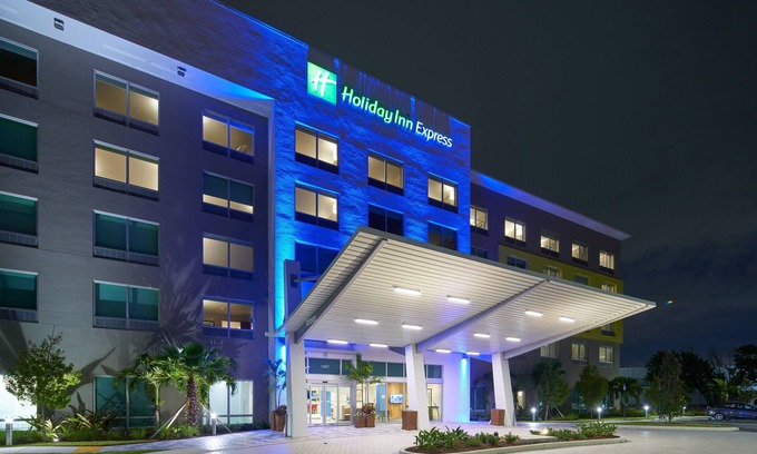 Doral Hotel | Holiday Inn Express Doral Miami by IHG
