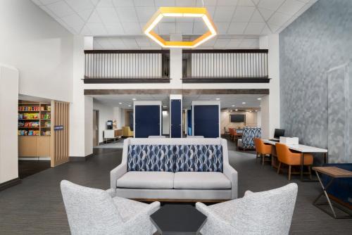 Bentonville Hotel | Holiday Inn Express Hotel & Suites Bentonville by IHG