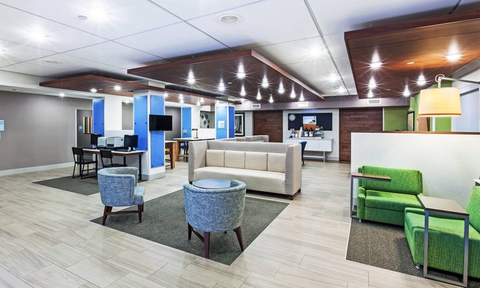Lewisville Hotel | Holiday Inn Express Hotel & Suites Dallas Lewisville by IHG
