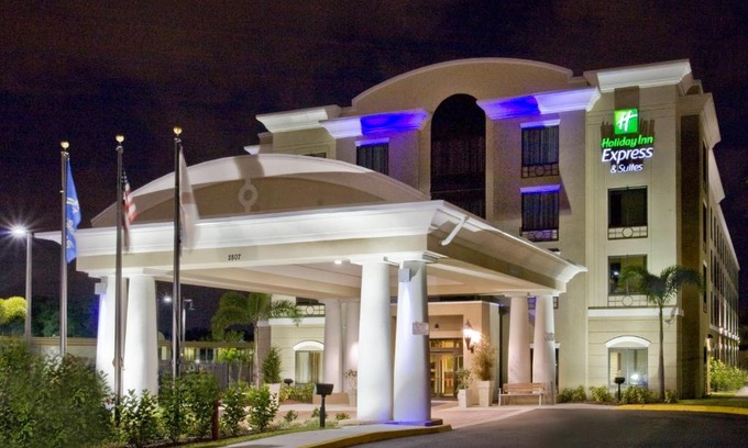 Bearss Plaza Hotel | Holiday Inn Express Hotel & Suites Tampa-USF-Busch Gardens by IHG