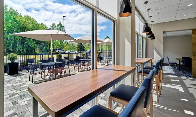 Huntsville Hotel | Holiday Inn Express Huntsville Space Center by IHG
