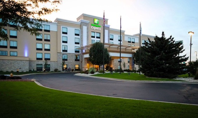 Janesville Hotel | Holiday Inn Express Janesville - I-90 & US Hwy 14 by IHG