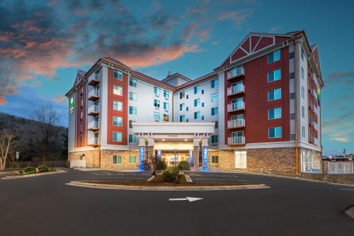 Asheville Hotel | Holiday Inn Express & Suites Asheville Downtown by IHG