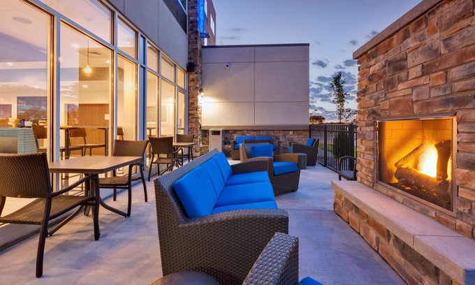 Eau Claire Hotel | Holiday Inn Express & Suites Eau Claire West I-94 by IHG