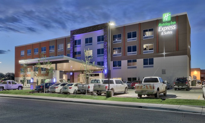 Roswell Hotel | Holiday Inn Express & Suites Roswell by IHG