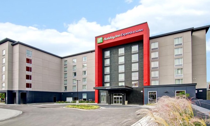 Durham Region Hotel | Holiday Inn Express & Suites Oshawa Downtown - Toronto Area by IHG