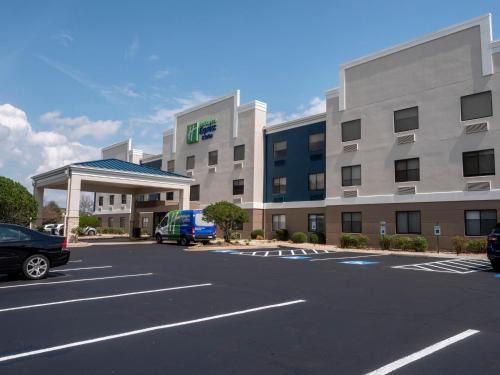 Greenville - Spartanburg Hotel | Holiday Inn Express & Suites Greenville Airport i85 by IHG