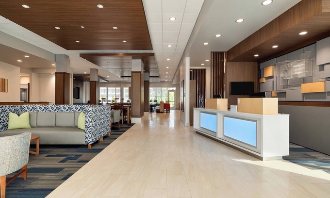 Dalton Hotel | Holiday Inn Express & Suites Dalton - Walnut Ave by IHG