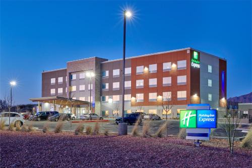El Paso Hotel | Holiday Inn Express & Suites El Paso - Sunland Park Area by IHG