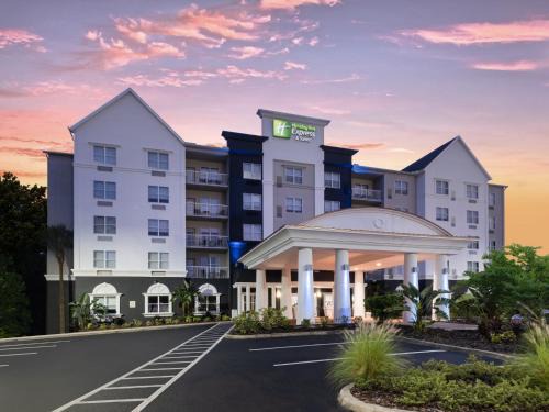 Lakeland Hotel | Holiday Inn Express & Suites Lakeland North I-4 by IHG