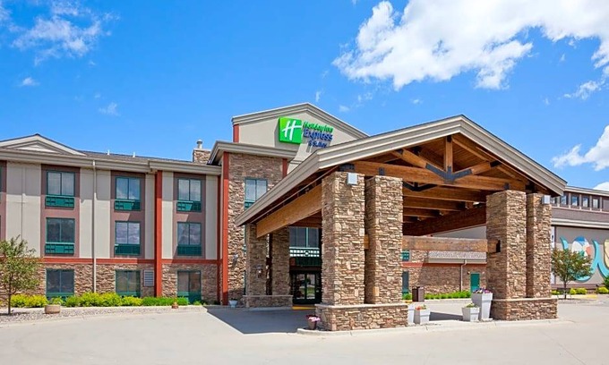 Brainerd Hotel | Holiday Inn Express Hotel & Suites Brainerd-Baxter, an IHG Hotel
