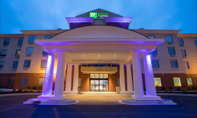 Reisterstown Hotel | Holiday Inn Express & Suites Owings Mills-Baltimore Area by IHG