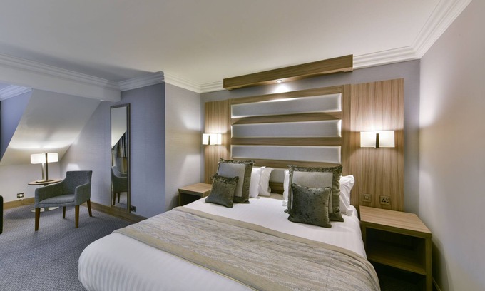 Bardsley Hotel | Holiday Inn Manchester - Oldham by IHG