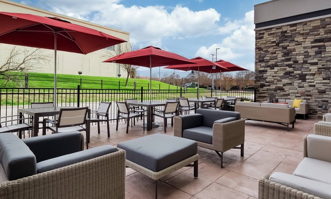 Donelson Hotel | Holiday Inn Nashville Airport by IHG
