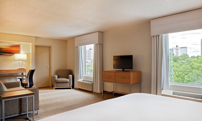 Downtown Little Rock Hotel | Holiday Inn Presidential Little Rock Downtown by IHG