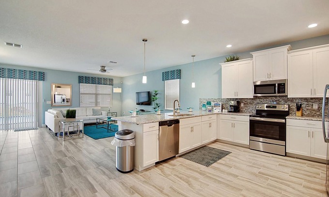 Davenport House | Holiday Retreat by Orlando Short Term