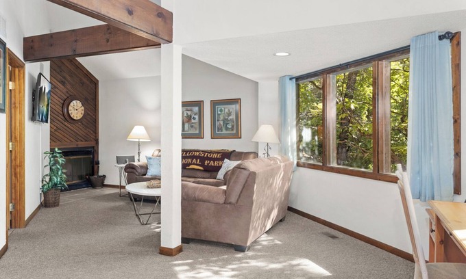 Osage Beach Villa | Holiday Shores 17 - Beautiful Villa with Resort Amenities!