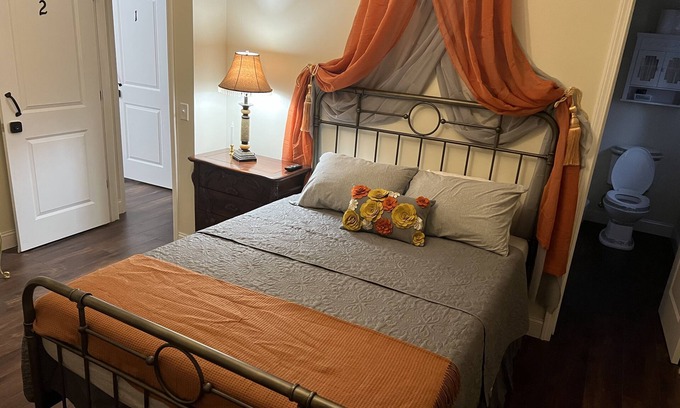 Holland Bed & Breakfast | Holland Farmhouse Inn B & B