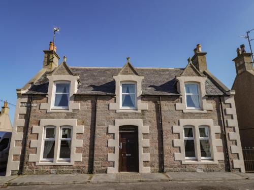 Buckie House | Holly Hoose