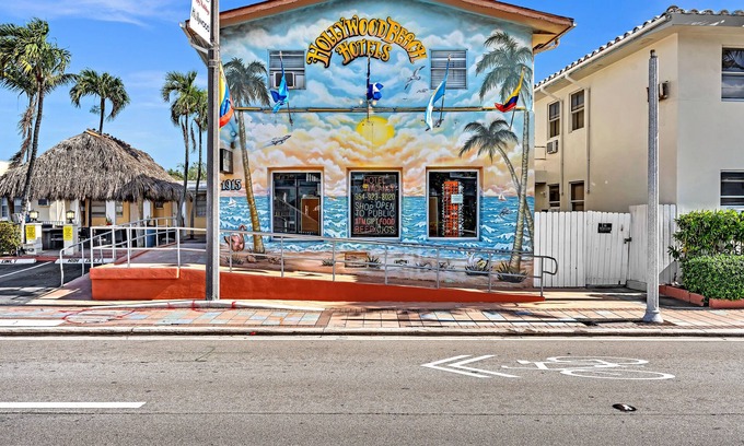 Hollywood Apartment | Hollywood Beach Seagull