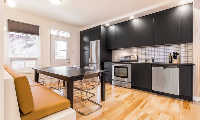 Hochelaga Apartment | HOMA-Comfort&Style-2BR-Spacious-Natural Light-FeelHome-A/C-SelfCheckIn-Metro