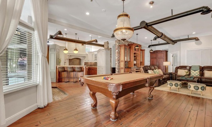 Historic Downtown Savannah House | Home at 1014