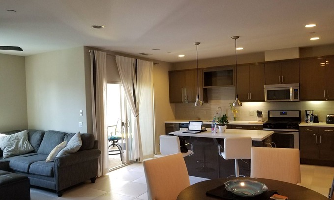 Anaheim Colony Historic District Condo | Home away from home across Anaheim Packing District near Anaheim attractions.nn