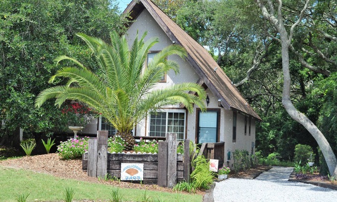 Fernandina Beach House | Home Away from Home- Short Walk To Beach- Cozy Beach Cottage